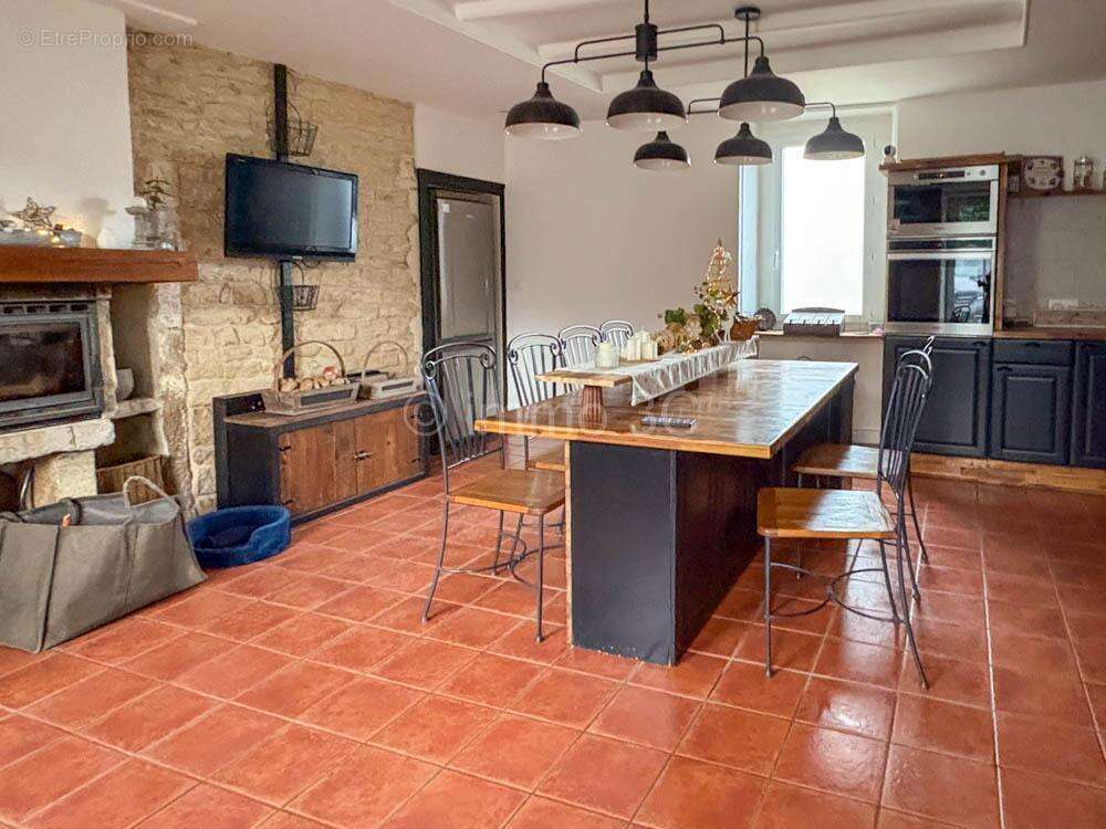 Maison à CHEF-BOUTONNE