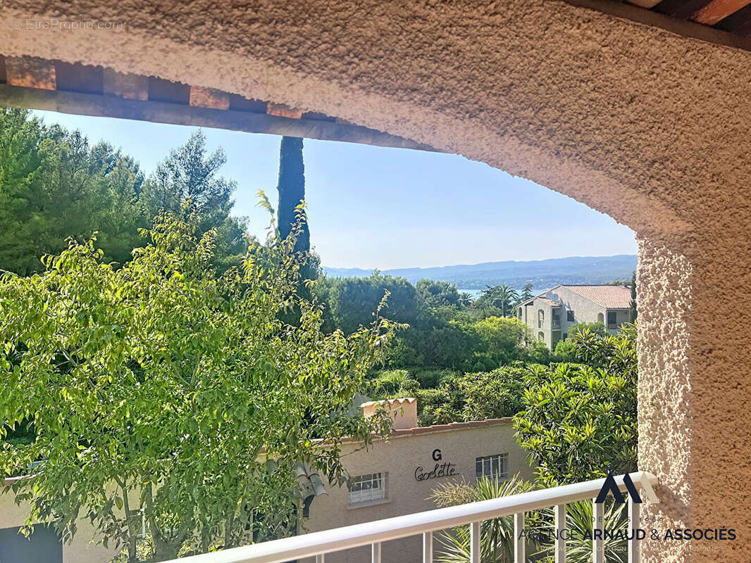 Appartement T1 à vendre avec vue mer à SAINT CYR SUR MER - La Madrague - photo 4