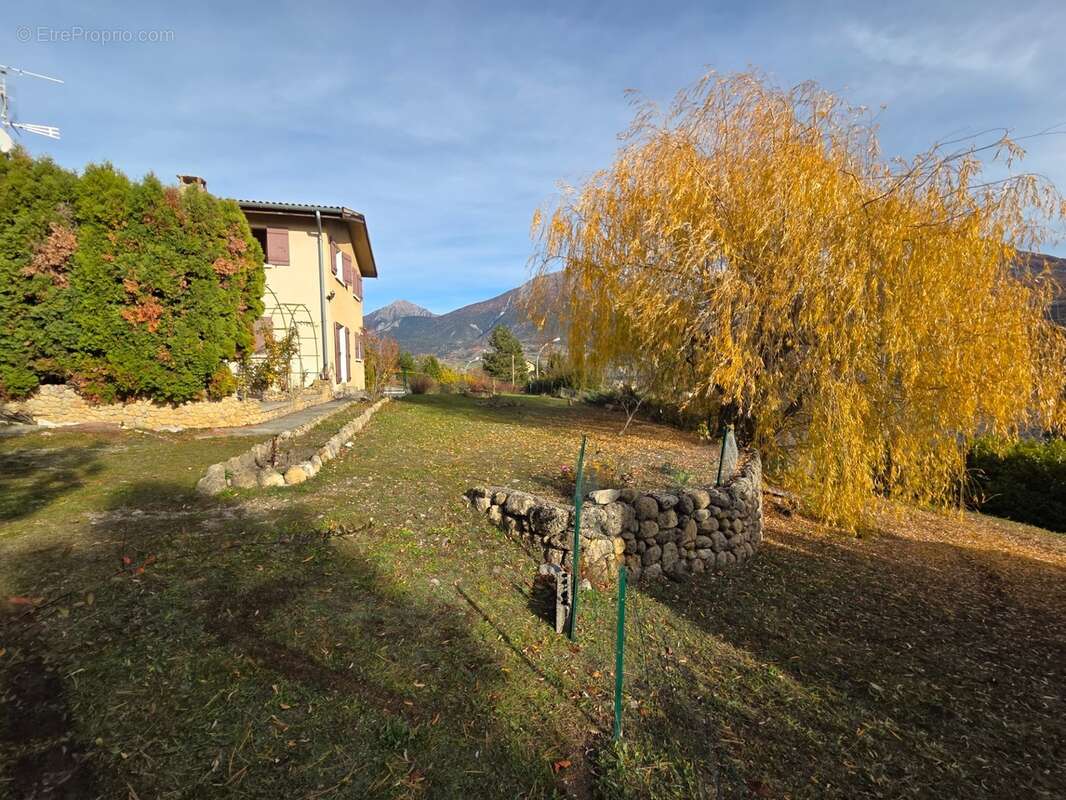 Maison à vendre  maison de 5 chambres EMBRUN (05) avec grand terrain de 2000 M2,poossibilité d'y faire 2 appartements et de déta - photo 4