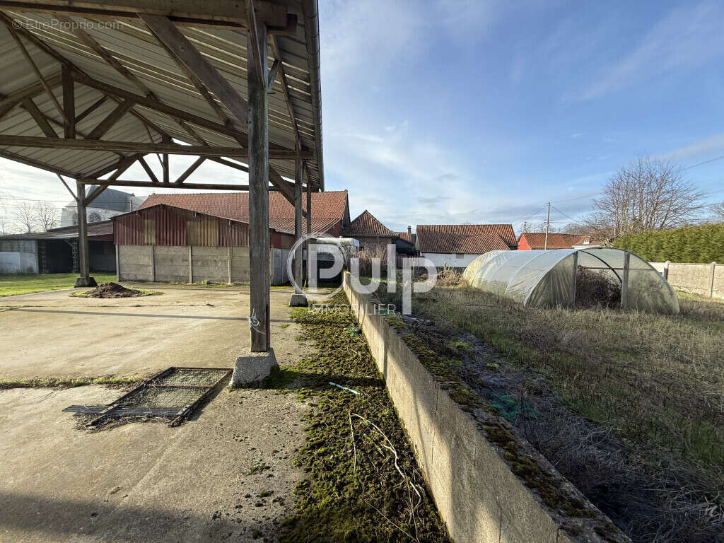 Autre à ESTREES-LES-CRECY