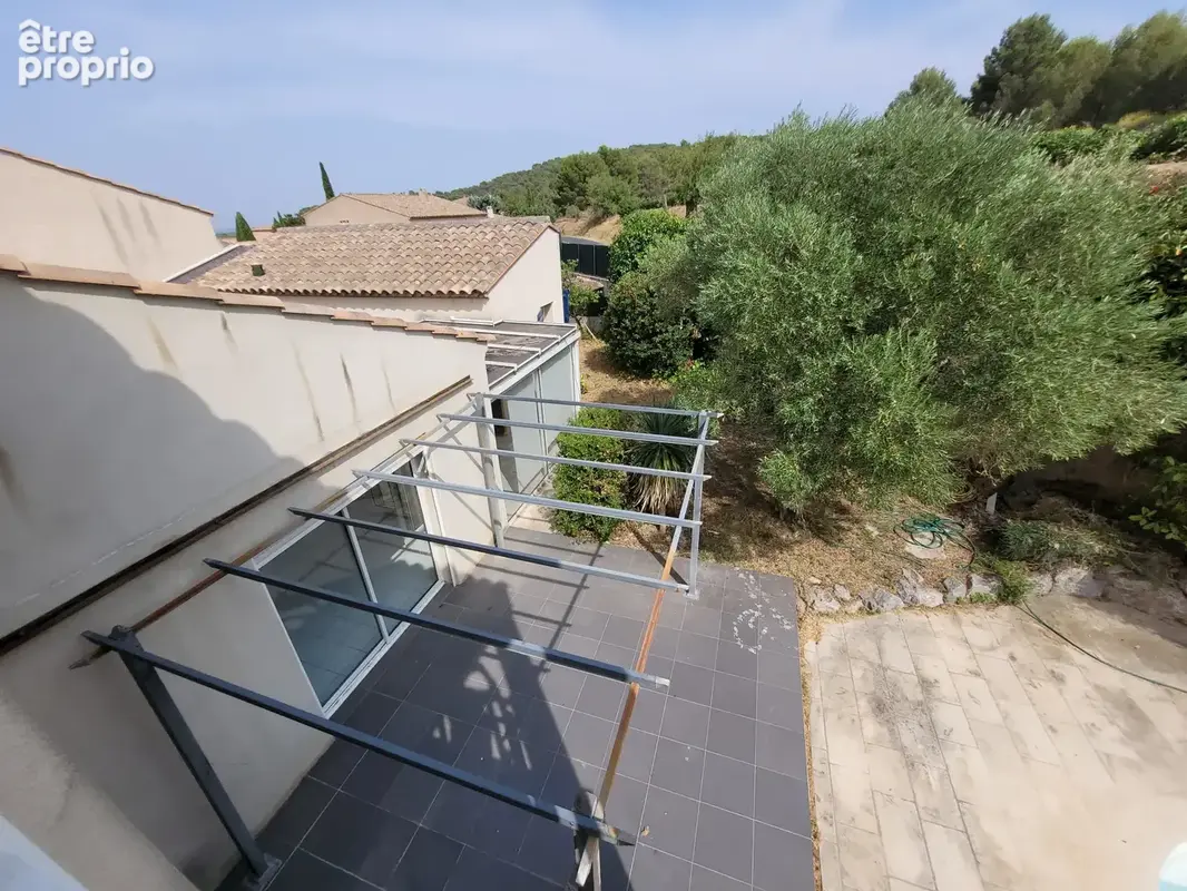  FLEURY Idéale située en bordure de garrigues cette Villa de type V d'une SH 152 m2 sur 3 faces sur un terrain - photo 18