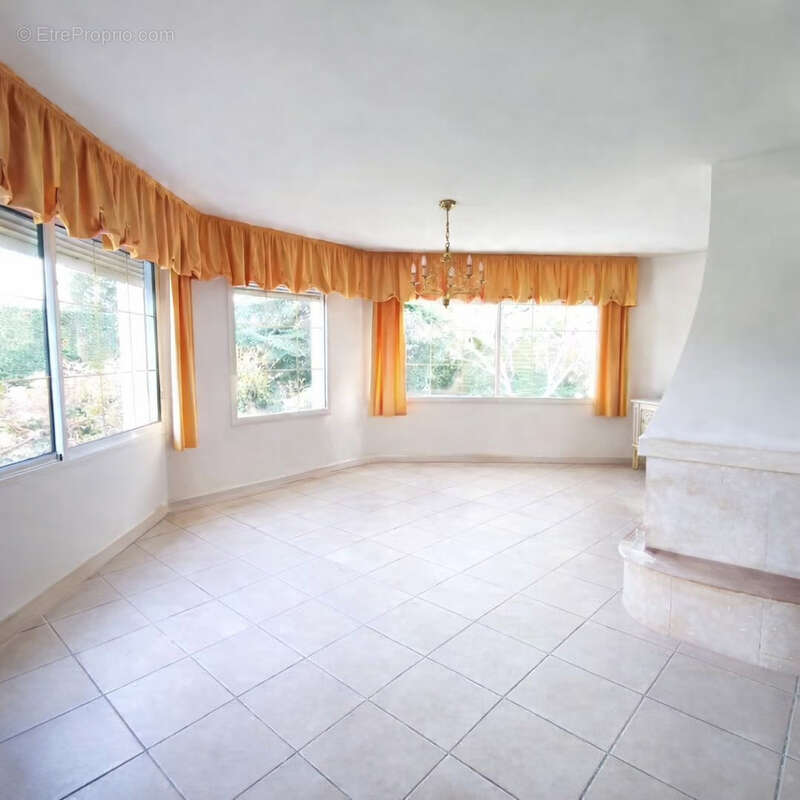 Maison à MONTLIGNON