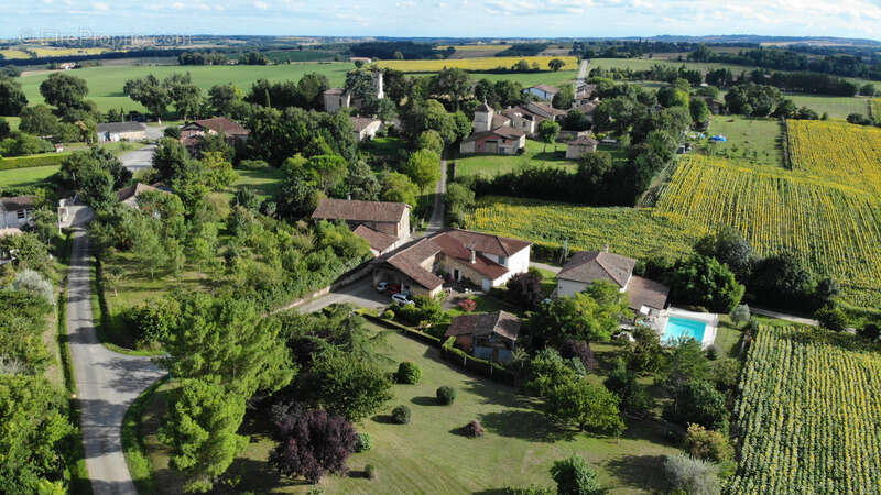 A vendre et rénover : Ancien corps de ferme 9 pièces, 6 chambres, au coeur d'un village proche de MAUVEZIN (32) - photo 31