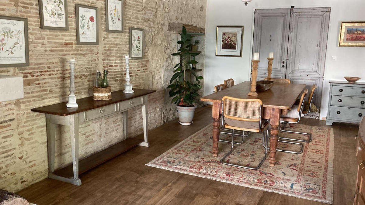 salle à manger furnished - Maison à AUBETERRE-SUR-DRONNE