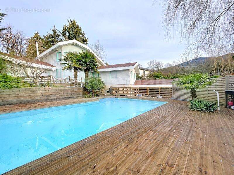 Magnifique_maison_individuelle_cranves_sales_calme_frontiere_suisse_geneve_proche_ecole_bus_ceva_piscine_ terrain_salon_sejour_salle_a_manger_entrée_cuisine_suite_parentale_chambre_1_chambre_2_chambre_3_salle_de_bains_buanderie_studio_extérieur_terrasse_ - Maison à CRANVES-SALES