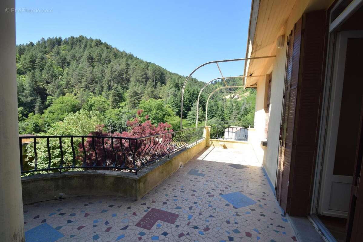   - Appartement à VALS-LES-BAINS