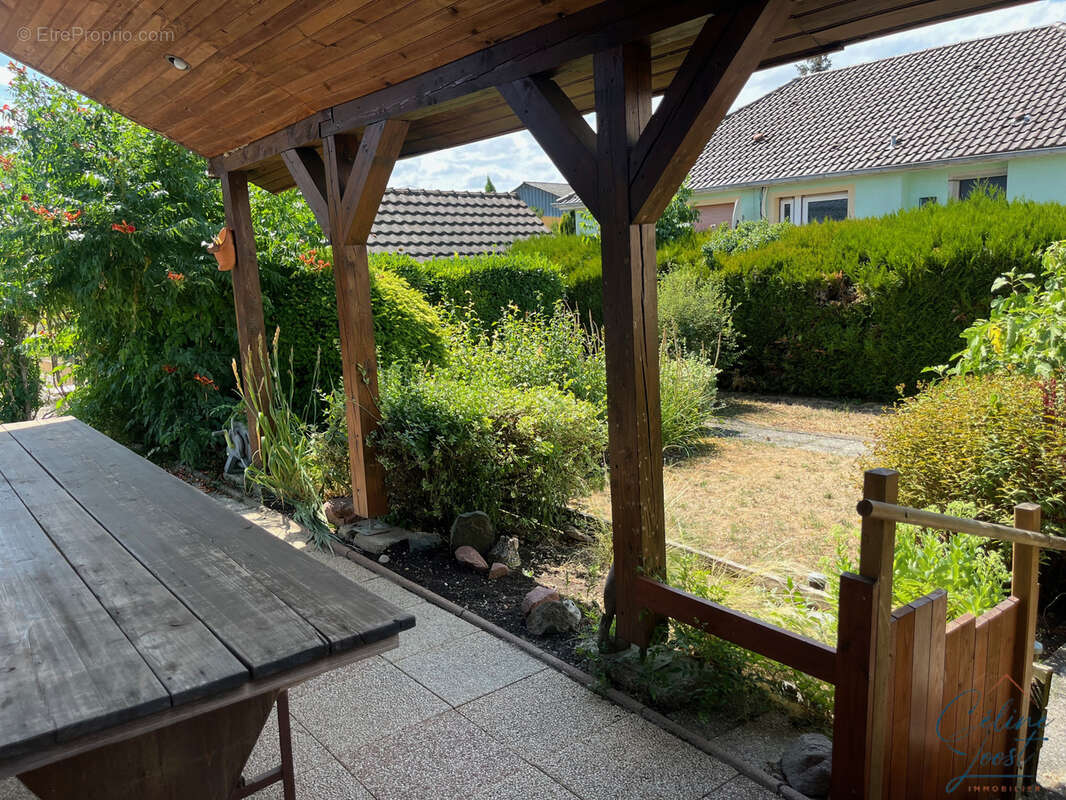 EXCLUSIF ! Lumineuse maison de type plain-pied sur 6,17 ares au calme - photo 4