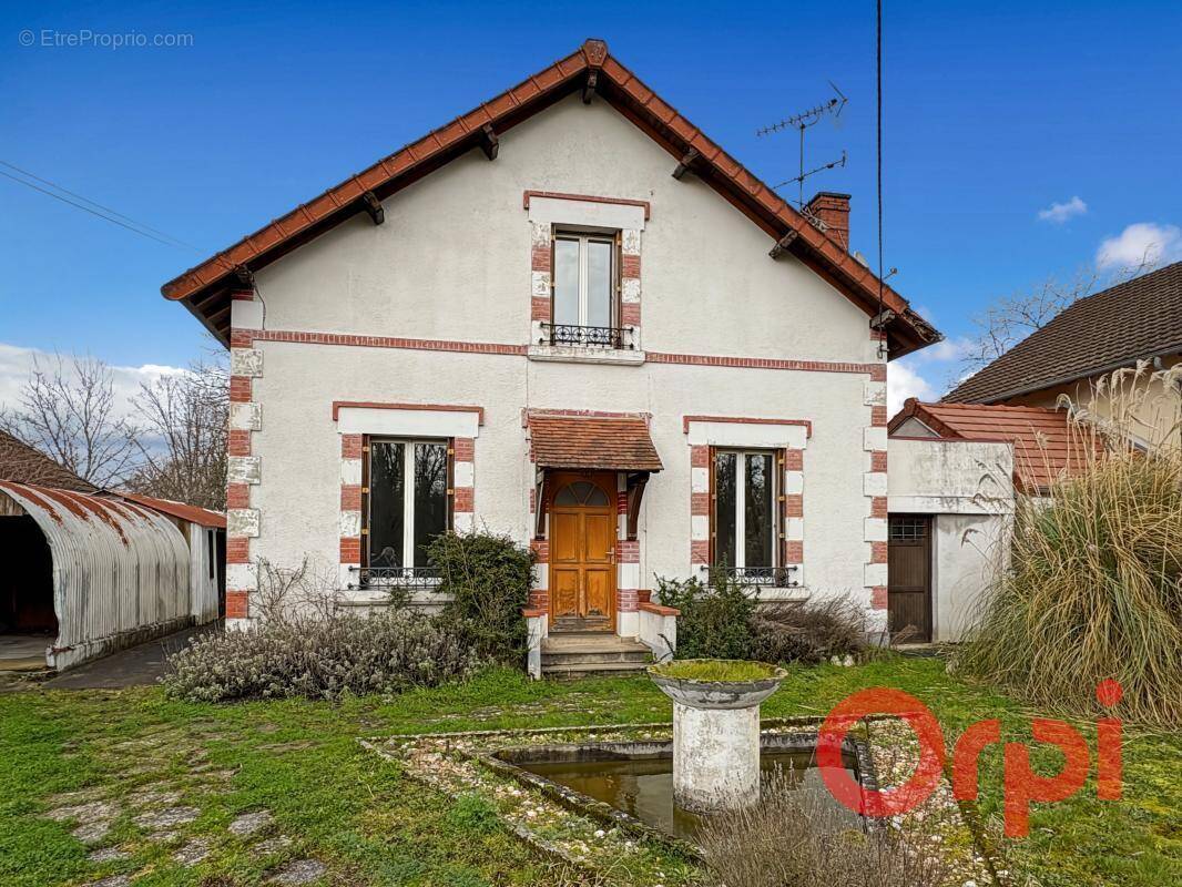 Maison à LA GUERCHE-SUR-L'AUBOIS