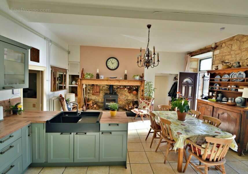 Maison à SAINT-MEDARD-D'EXCIDEUIL