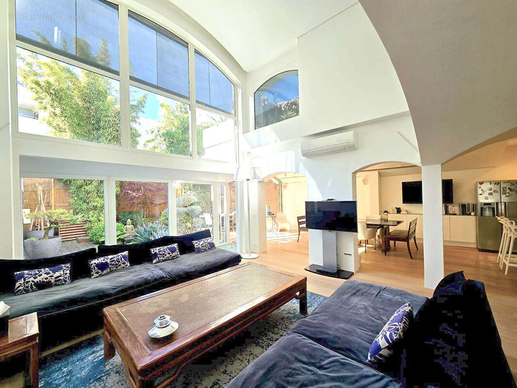 Boulogne-Billancourt .Une maison d'architecte avec piscine secrète. Esprit hollywoodien, aux portes de Paris - photo 4