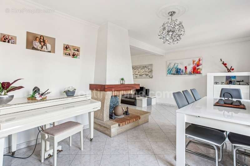 Maison à VERT-SAINT-DENIS