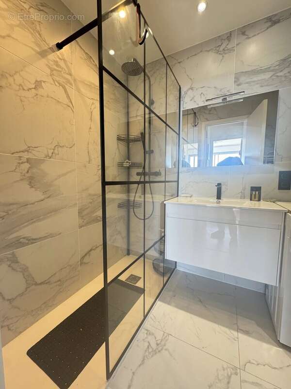 Appartement à VALLAURIS