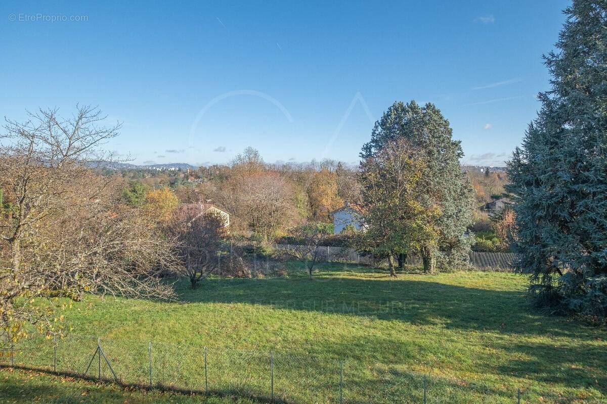 Terrain à TASSIN-LA-DEMI-LUNE