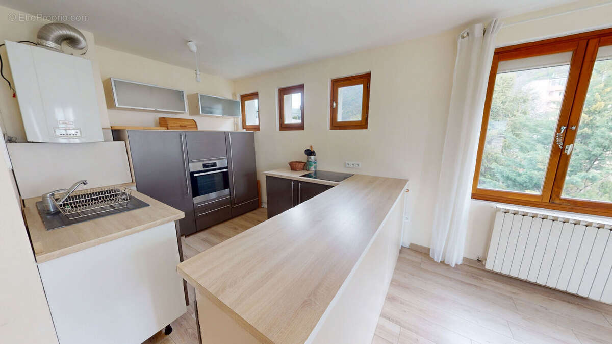 Appartement à SAINT-EGREVE