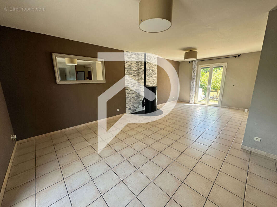 Maison à LA CHAUSSEE-D&#039;IVRY