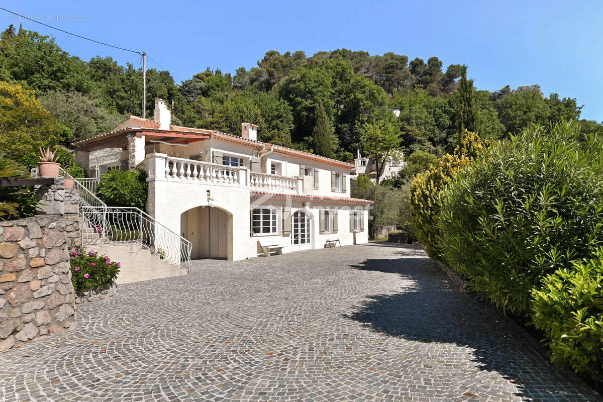 Maison 202 m² à Carros  - photo 2