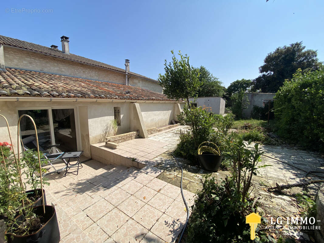 Longère avec dépendances, garages 300 m2, jardin, proche estuaire - photo 3