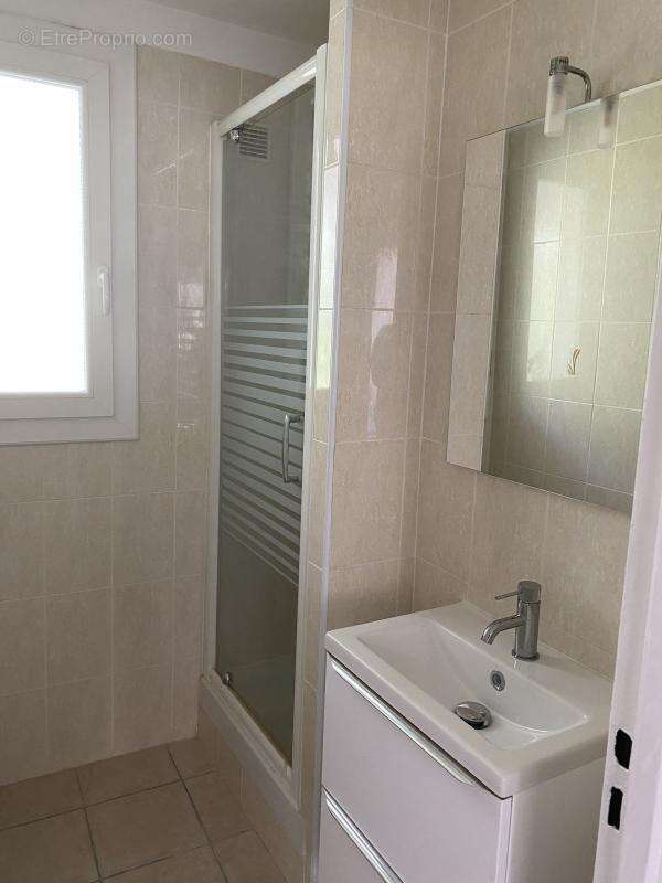 Appartement rénové vendu libre secteur Ernest Hemingway à NIMES - photo 6