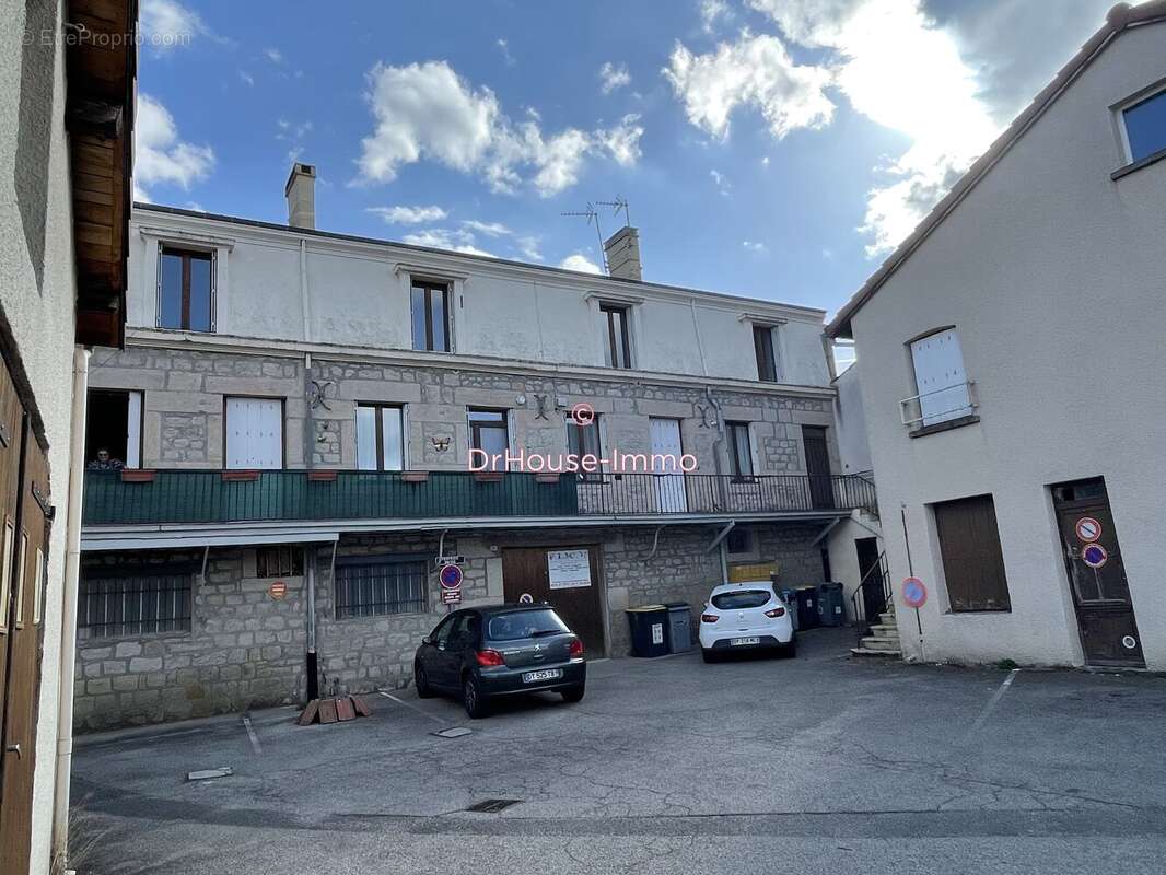 Appartement à UNIEUX