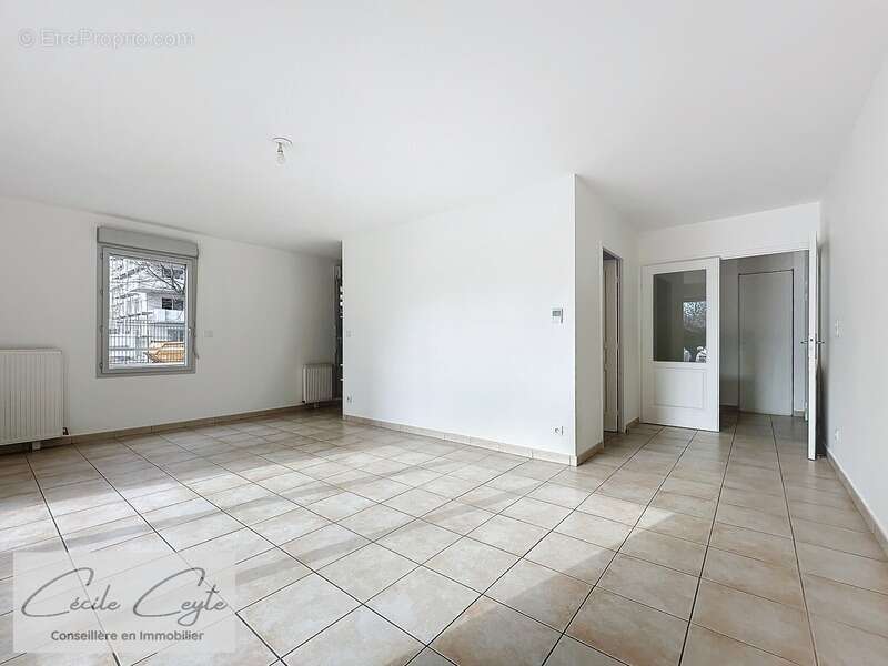 Appartement à MEYLAN