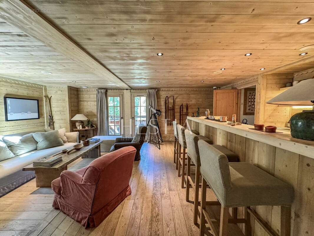 Commerce à COMBLOUX