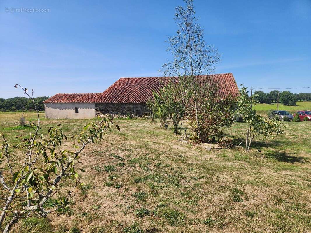 Maison à BUSSIERE-POITEVINE