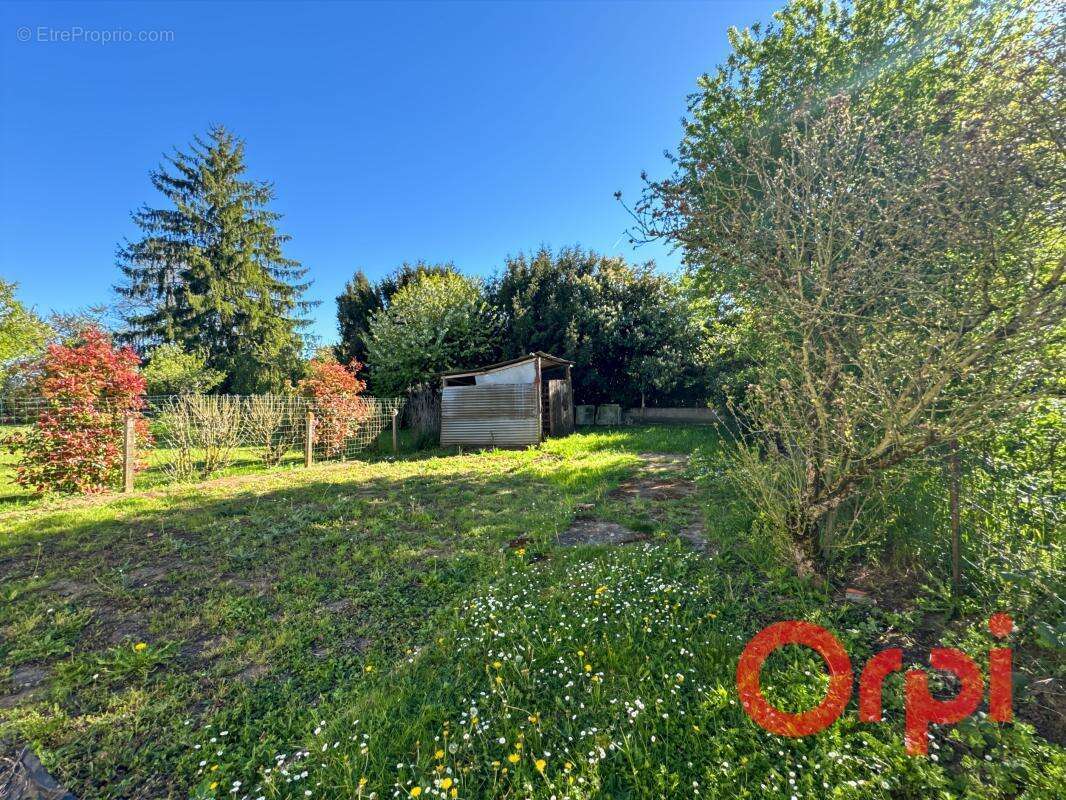 Maison à AINAY-LE-CHATEAU