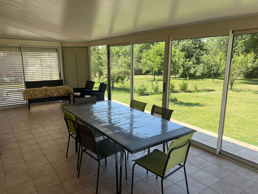 Maison à VENDENESSE-LES-CHAROLLES