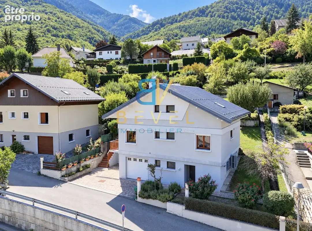 (73) VILLARGONDRAN - Jolie maison avec beaux extérieurs - 5 chambres - Garage & Atelier - Véranda - Rare à la - photo 23