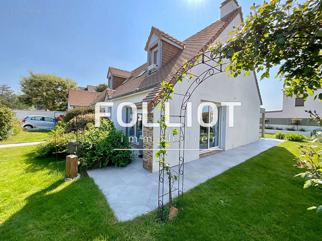 Maison à AGON-COUTAINVILLE