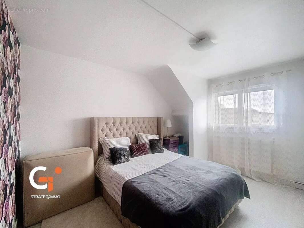 Maison à SAINT-ETIENNE-DU-ROUVRAY