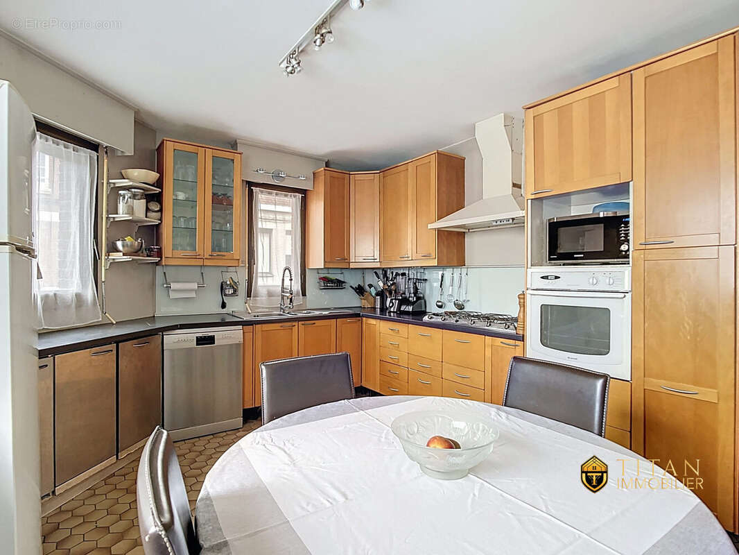 Maison 6 chambres, jardin, garage et local commercial - Saint-Pol-sur-Mer - Titan Immobilier