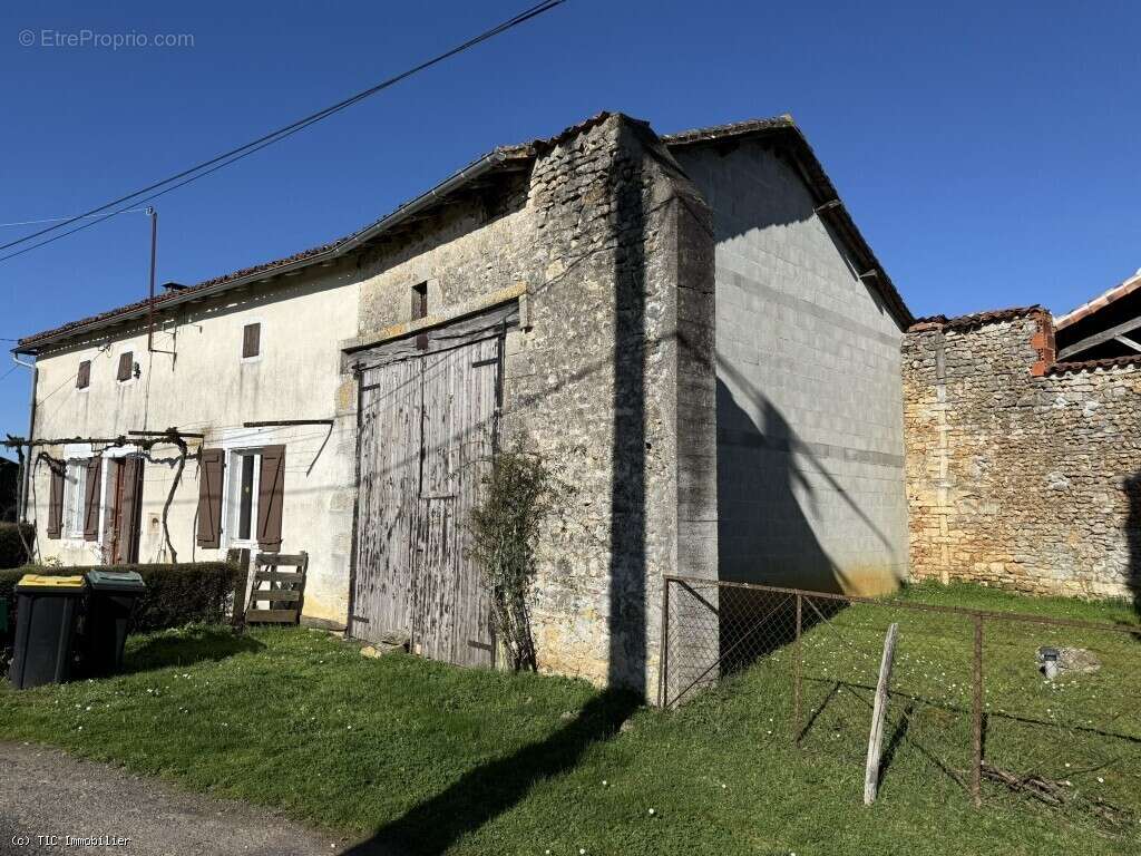 Maison à NANTEUIL-EN-VALLEE