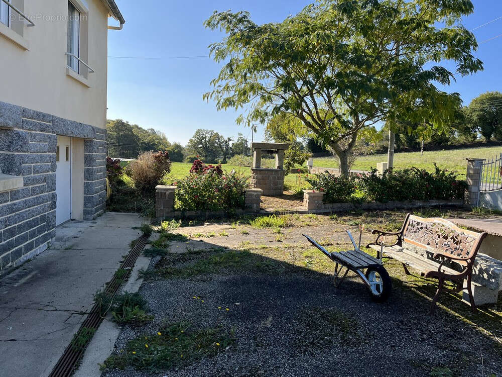 Maison à SAINT-NICOLAS-DU-PELEM