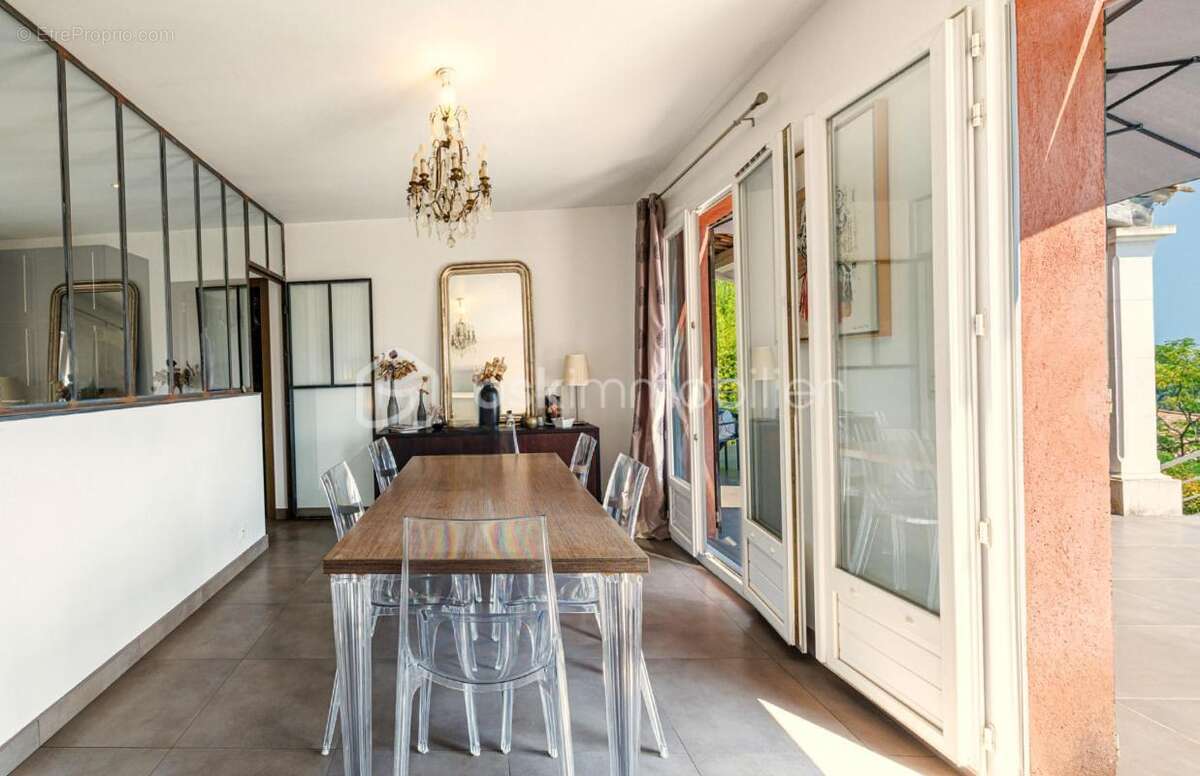 Élégante bastide avec vue mer, piscine et 160 m² d'annexes - photo 5