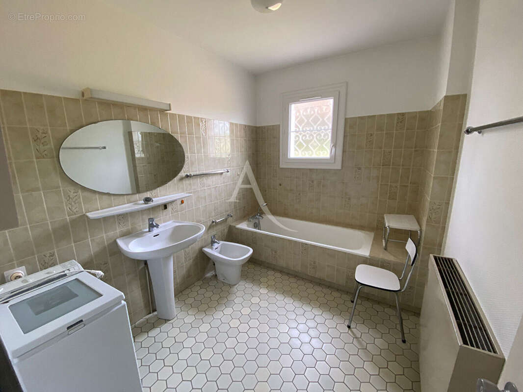 Maison à SAINT-DENIS-DE-L&#039;HOTEL