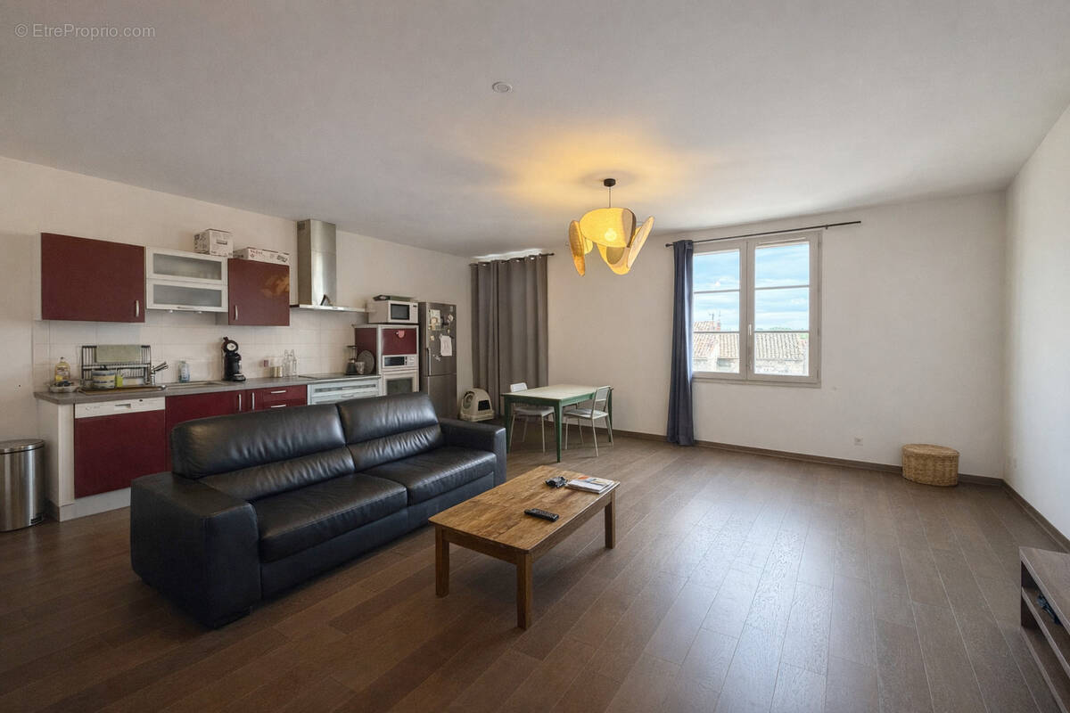 Appartement à ROQUEMAURE