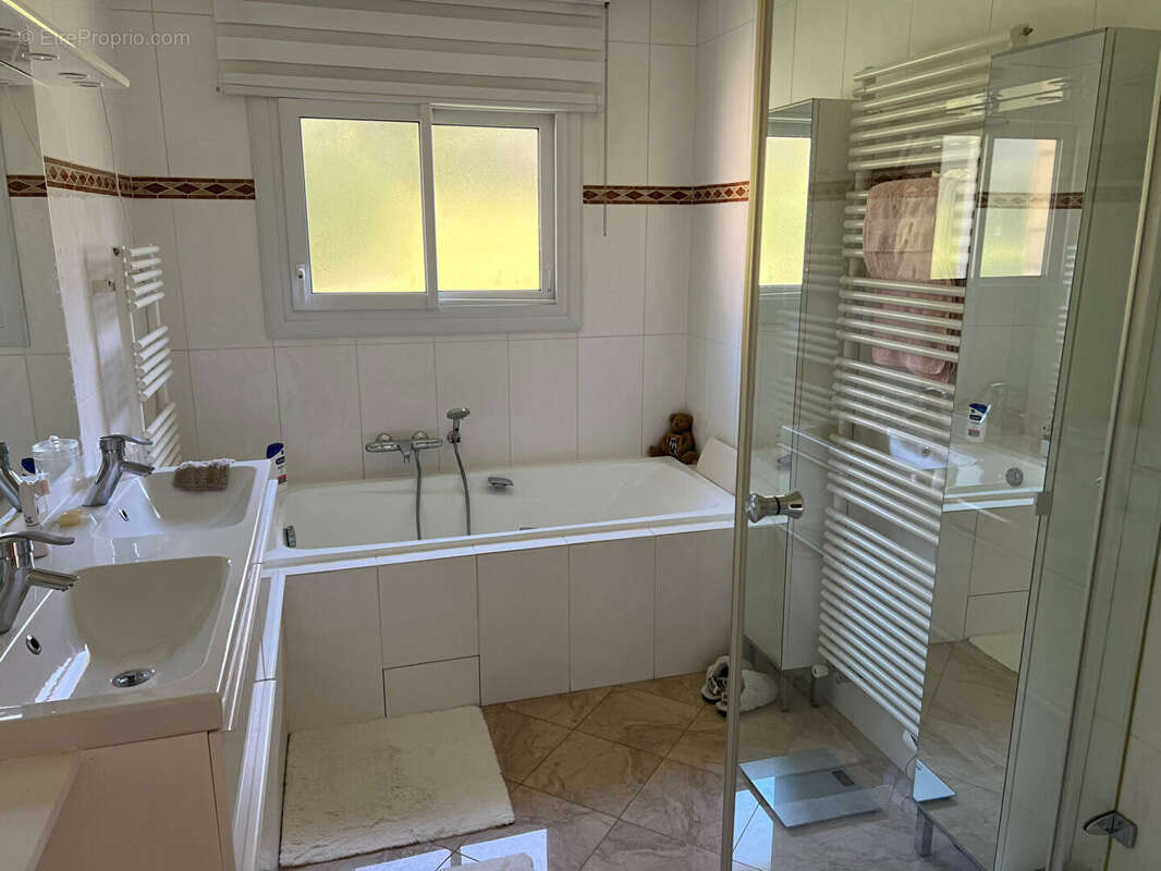 Maison à CRESPIERES