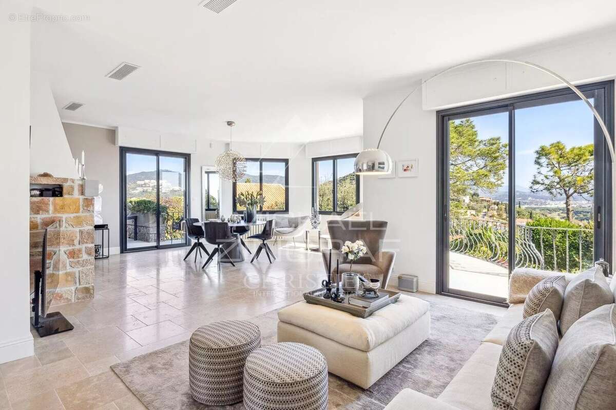 Maison à MANDELIEU-LA-NAPOULE