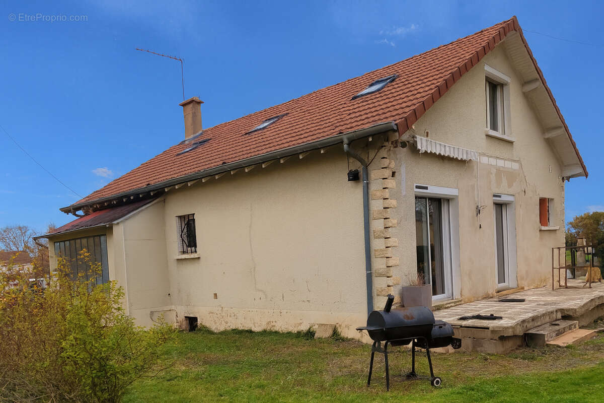 Maison à SALIGNY-SUR-ROUDON