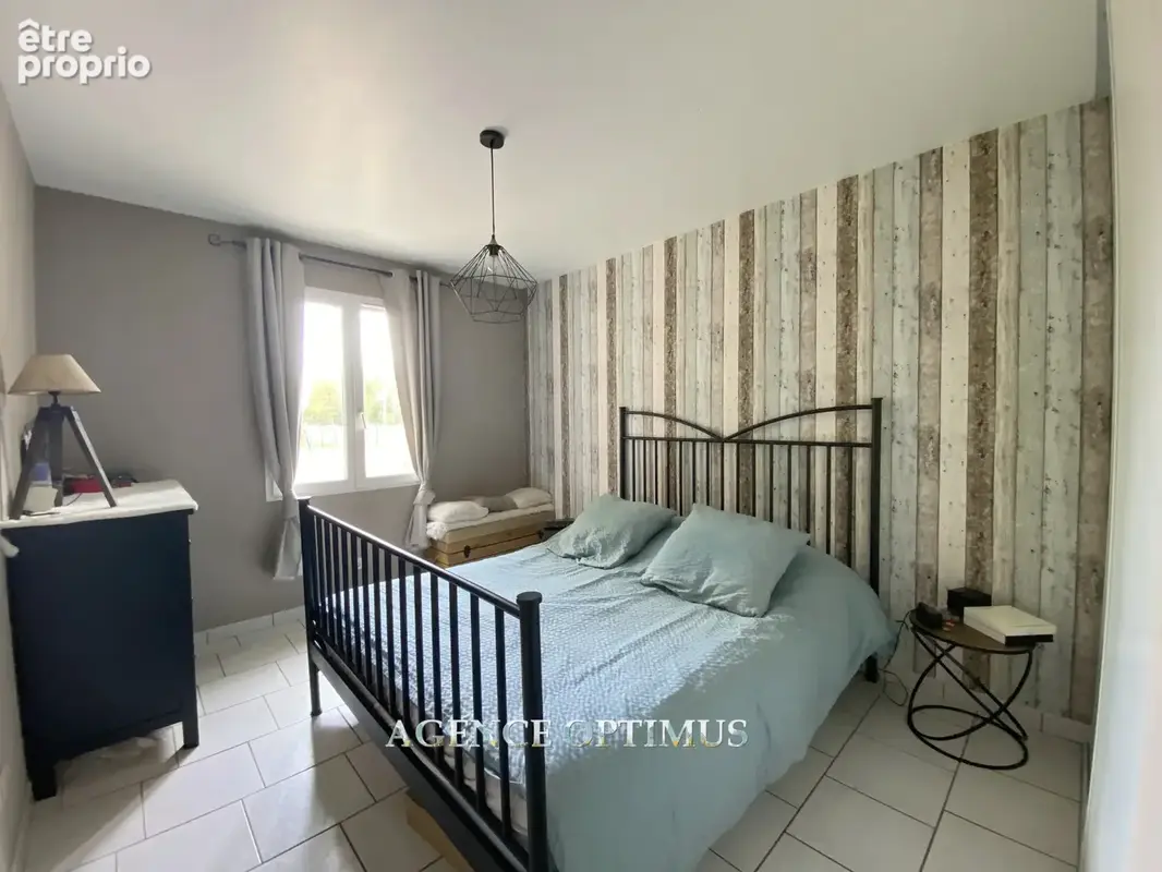 PAVILLON DE PLAIN-PIED - 3 chambres - Grand terrain clos 1400m2 - Piscine - Garage - VILLENEUVE LA GUYARD - photo 16