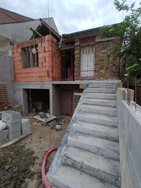 Terrain à LES PAVILLONS-SOUS-BOIS