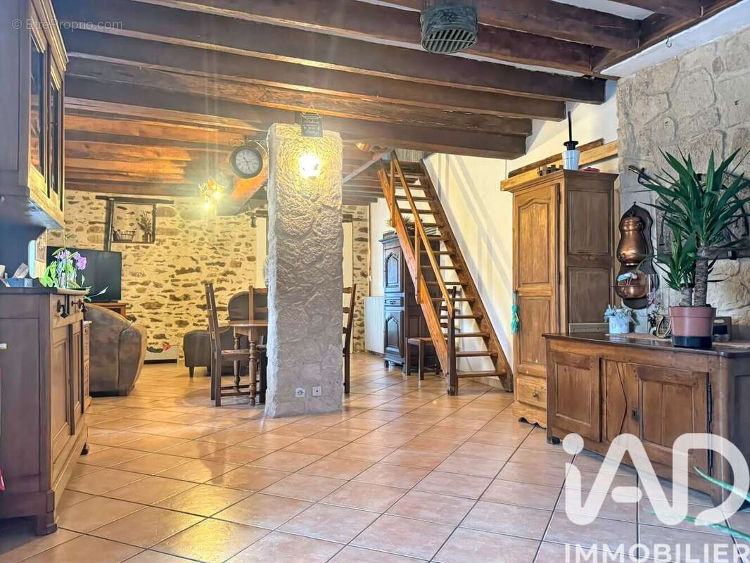 Photo 2 - Maison à VILLENEUVE-LES-BORDES