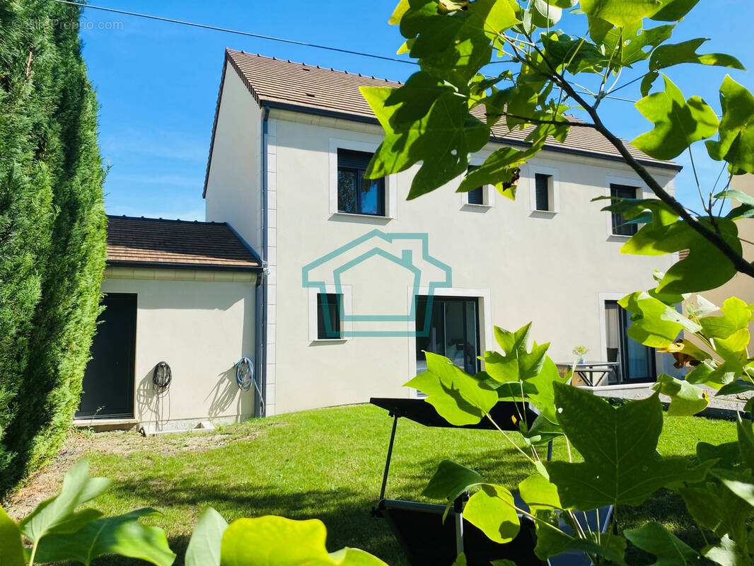 Maison à LA QUEUE-LES-YVELINES