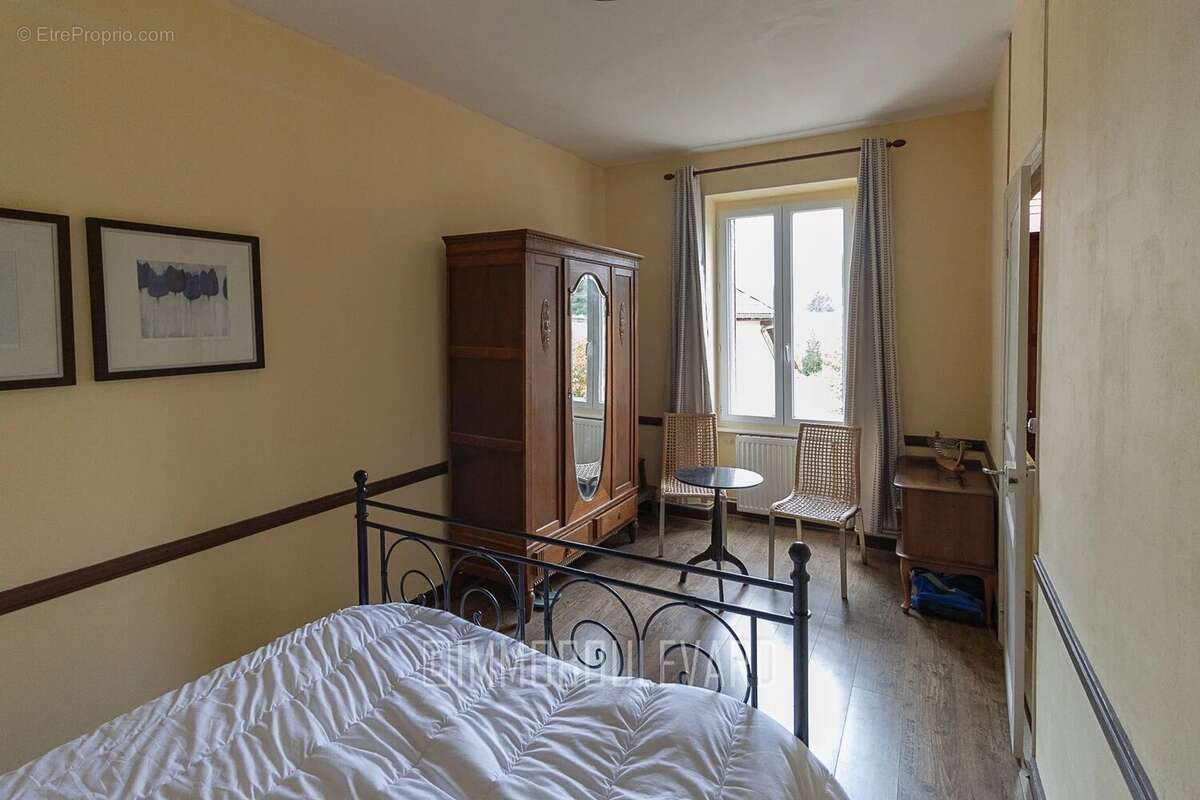 Maison à CHATEAUNEUF-LES-BAINS