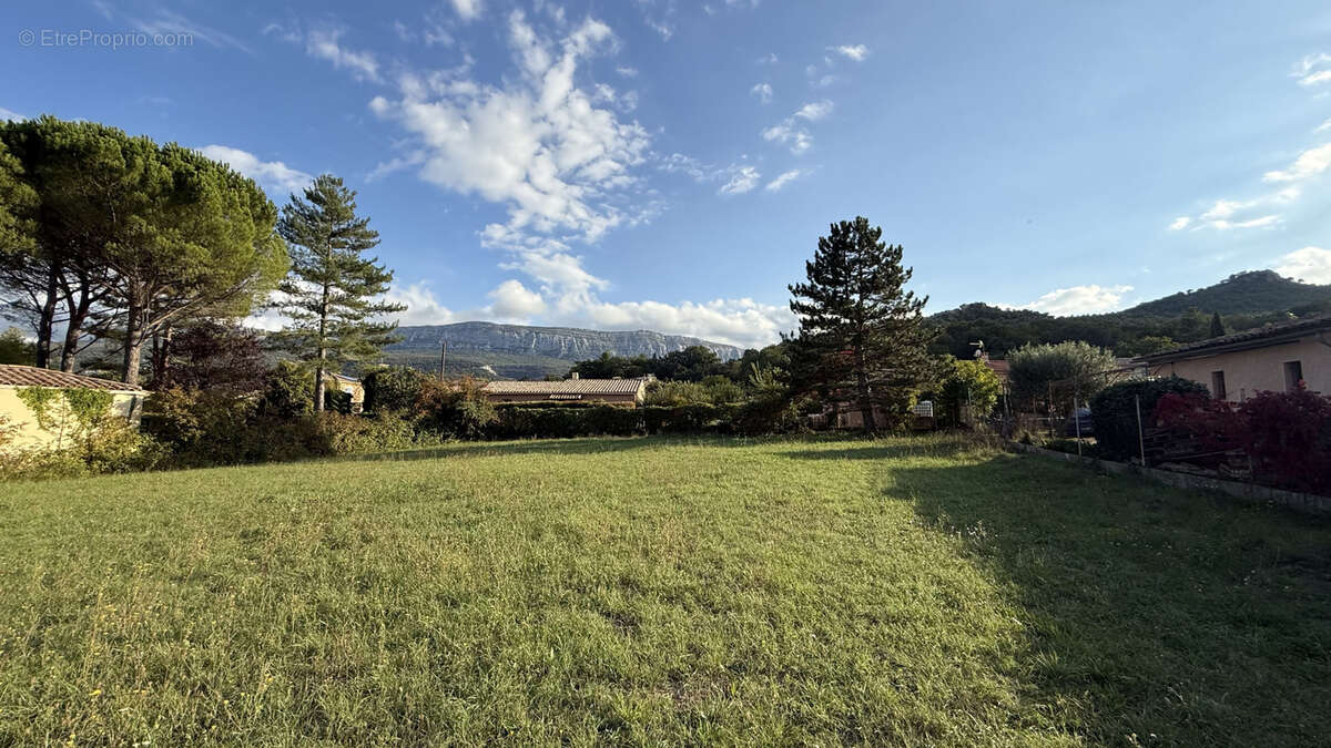 Terrain à NANS-LES-PINS