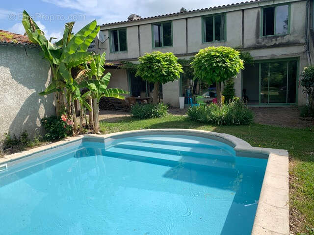 Maison à BLANZAC-PORCHERESSE