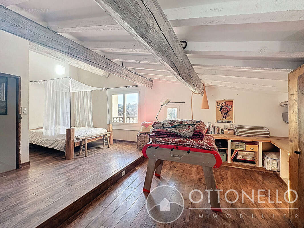 Maison de village 7 pièces de 191 m2 à Roquebrune-sur-Argens avec cour intérieure - photo 8