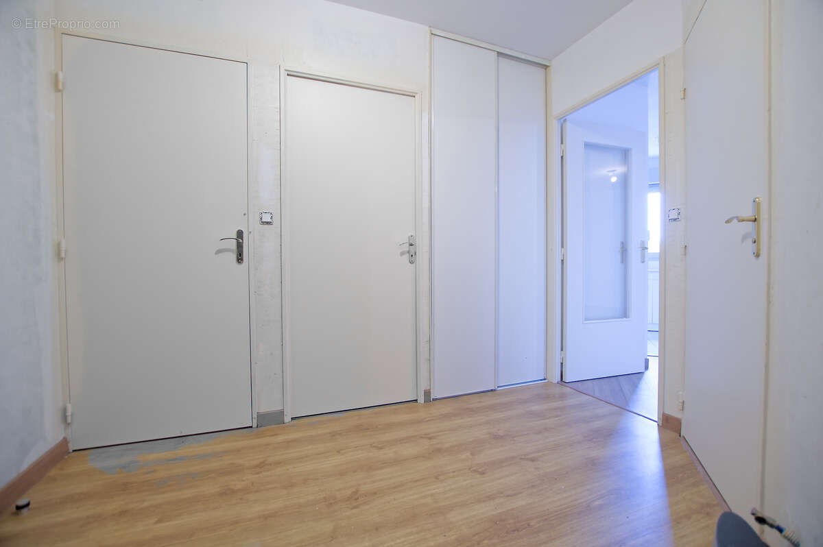 BRUZ - Proche Gare - Appartement T3 refait à Neuf - photo 10