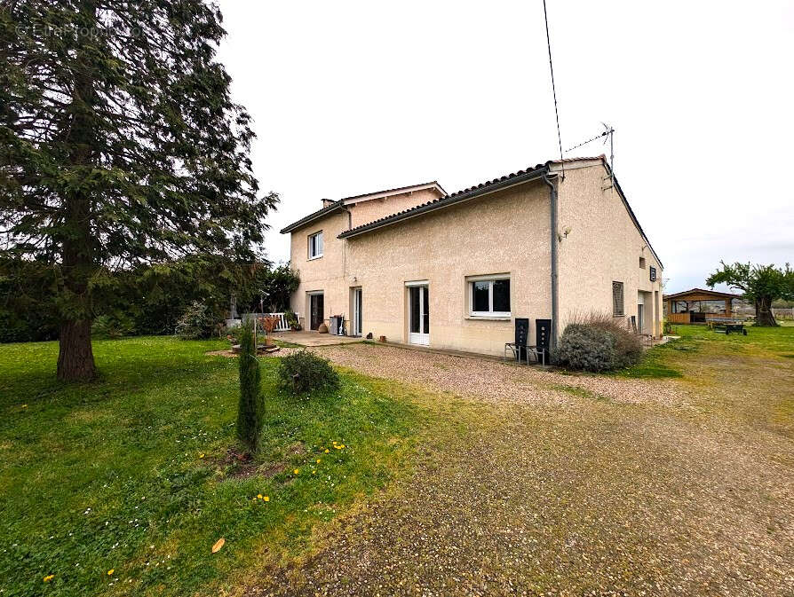 Maison à SAINT-EMILION